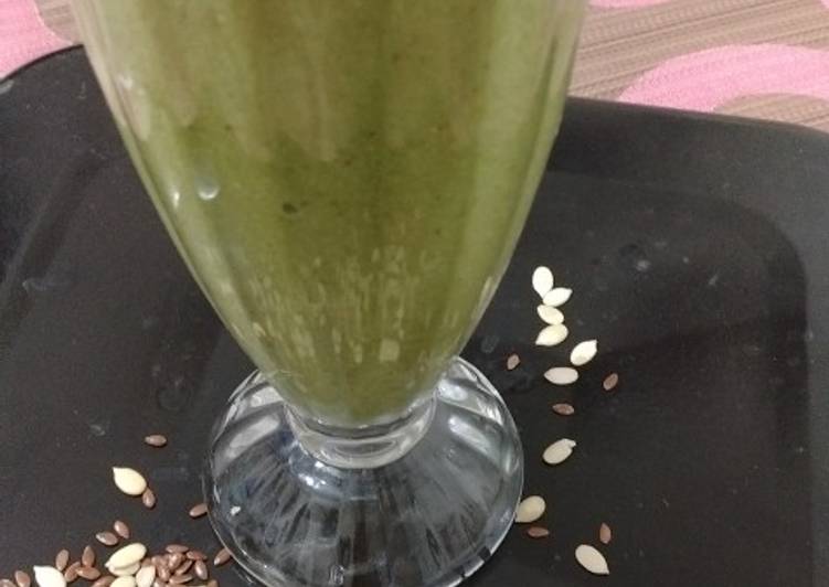Recipe of Award-winning Spinach Oats Nutty Smoothie