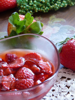 Una foto de Fresas en gelatina agridulce (con y sin thermomix)