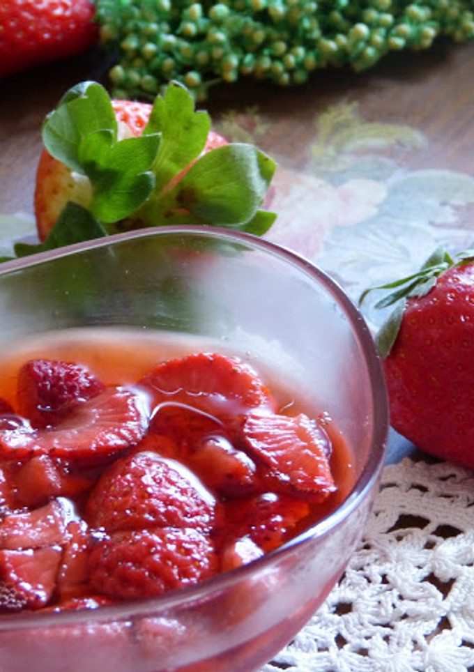 Una foto de Fresas en gelatina agridulce (con y sin thermomix)