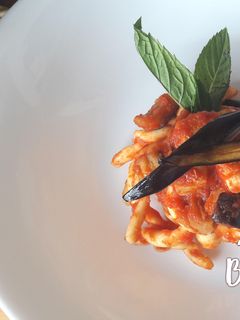 Foto di Busiate pesce spada, melanzane e menta