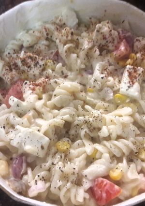 A picture of Fusion mix pasta in hung curd.