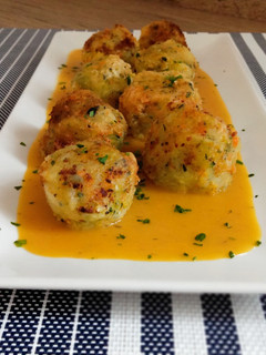 Una foto de Albóndigas calabacín y patata en salsa(veganas)