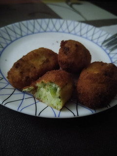 Una foto de Croquetas de brócoli y manzana dulce
