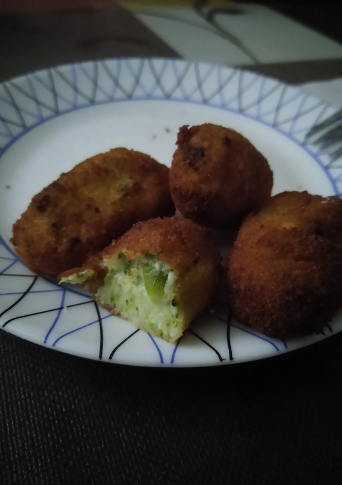 Una foto de Croquetas de brócoli y manzana dulce