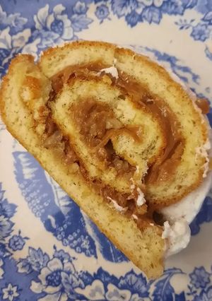 Una foto de Pionono con dulce de leche y nueces