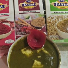 A picture of Palak paneer.