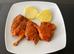 Una foto de Cuy en su salsa