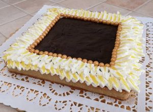 Foto di Crostata moderna al cioccolato aromatizzato al rum