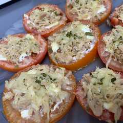 Una foto de Tomates al horno con Philadelphia y atún fácil y rápido
