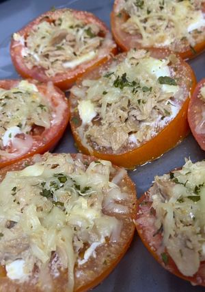 Una foto de Tomates al horno con Philadelphia y atún fácil y rápido