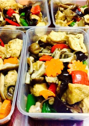 Hình của món Nấm xào đậu phụ chay.