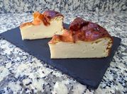 Una foto de fruta con queso fresco batido
