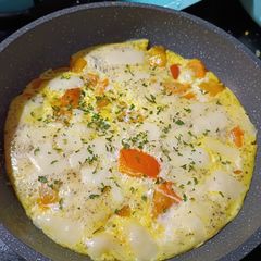 A picture of Nostalgic Tomato and Swiss Stovetop Frittata for One.