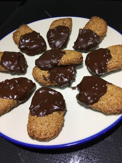 Foto principal de Galletas integrales de jengibre con chocolate puro