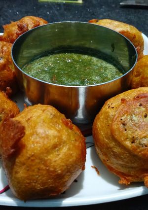 बटाटा बड़ा रेसिपी मुख्य फोटो