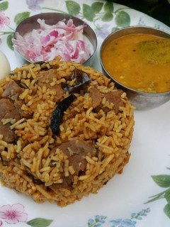 மட்டன் தம் பிரியாணி (Mutton dum biryani recipe in tamil) செய்முறை முக்கிய புகைப்படம்