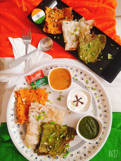 तिरंगा रवा अनियन डोसा (Tiranga rava onion dosa recipe in hindi) रेसिपी मुख्य फोटो