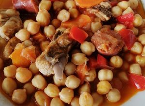 Foto principal de Garbanzos de bote con costillas