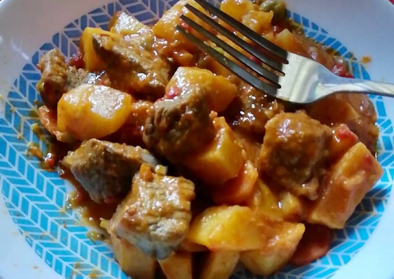 Carne en salsa con papas