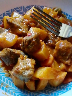 Una foto de Carne en salsa con papas