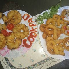 A picture of Potato with vegitable rings.