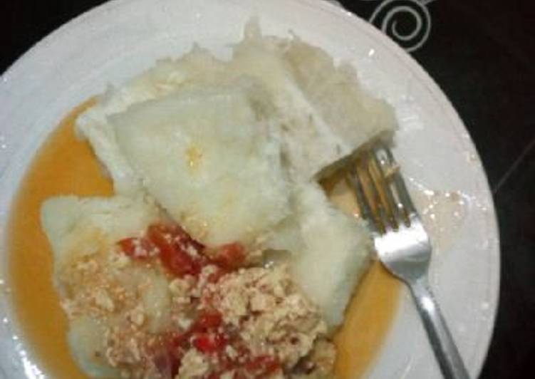 Boiled yam with egg sauce