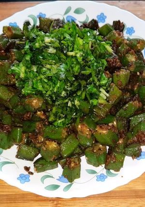 सिंपल मसाला भिंडी (simple masala bhindi recipe in hindi) रेसिपी मुख्य फोटो