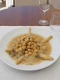 Sopa de Garbanzos al Tahini con Yemas de Espárragos y Za'atar