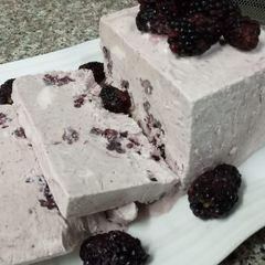Blackberries ice cream A picture of Blackberries ice cream.