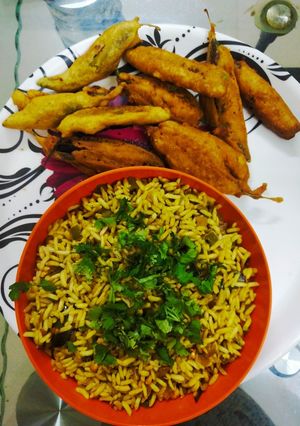 A picture of Uggani with mirpakaya bajji.