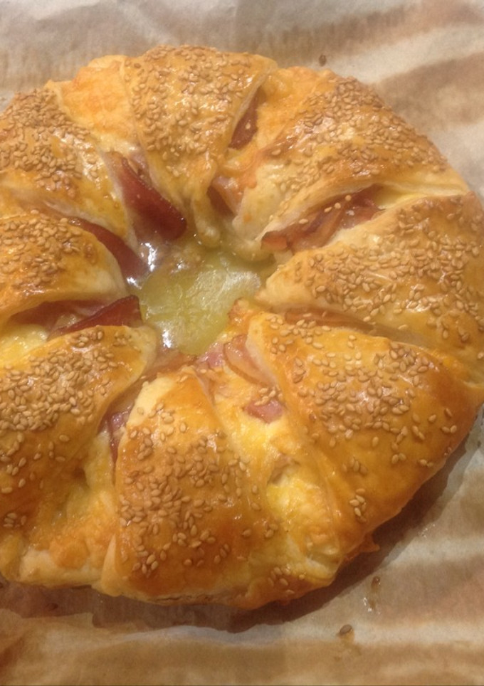 Una foto de Rosca de bacon y queso