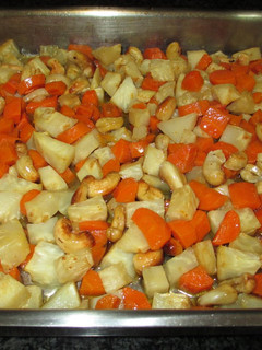 Una foto de Apio nabo, zanahoria y anacardos al horno - veggie