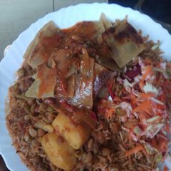 A picture of Pilau with chapo and beef.