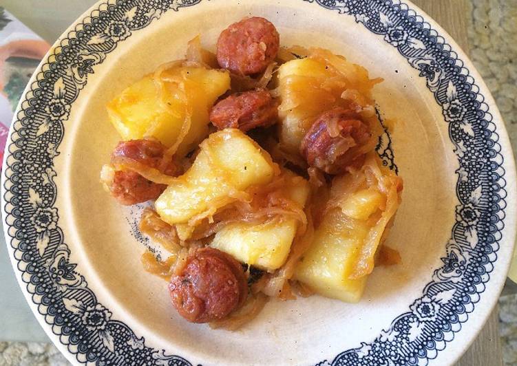 Papas con cebolla y longaniza