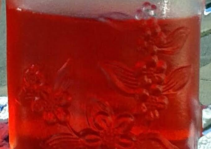OLD FASHIONED SUN TEA WITH DEBBIE'S STRAWBERRY SYRUP
