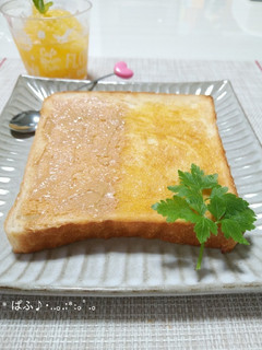 A picture of Peanut Butter and Margarine Toast.
