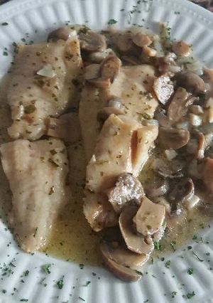 Foto principal de Merluza con crema de champiñones