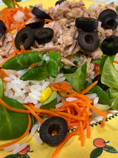 Una foto de Ensalada de arroz con atún