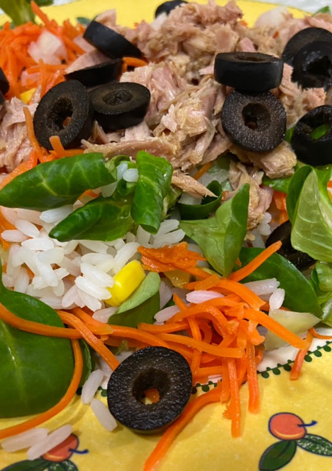 Una foto de Ensalada de arroz con atún