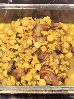 Una foto de Garbanzos con soja texturizada, champiñones y espinacas