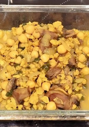 Una foto de Garbanzos con soja texturizada, champiñones y espinacas
