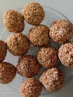 તલ ના લાડુ (Til Ladoo Recipe In Gujarati) રેસીપી મુખ્ય ફોટો