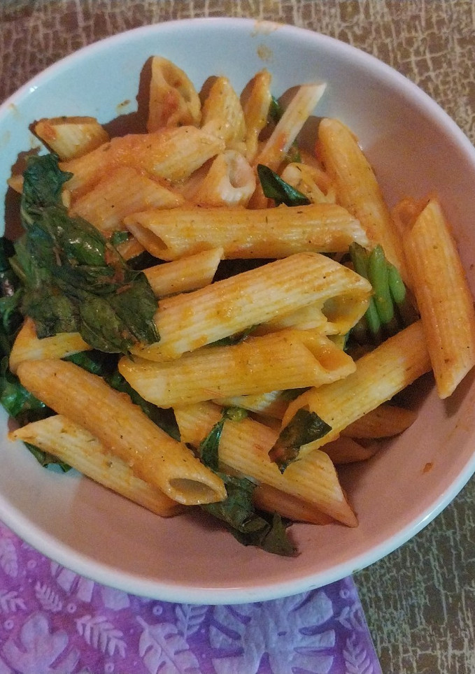 Una foto de 👩🏼‍🍳Pasta Penne (Pluma) con espinacas. ¡Súper Facilísimo!