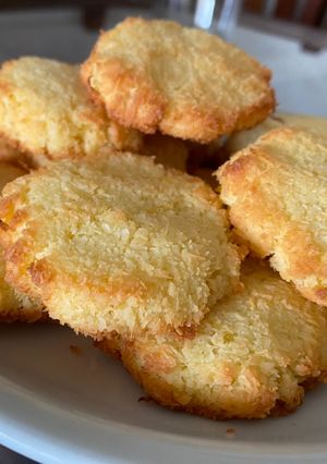 Una foto de Galletitas de coco y limón