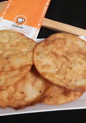 A picture of Mathri (poori ya papri).