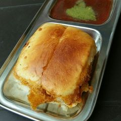 A picture of Dabeli.