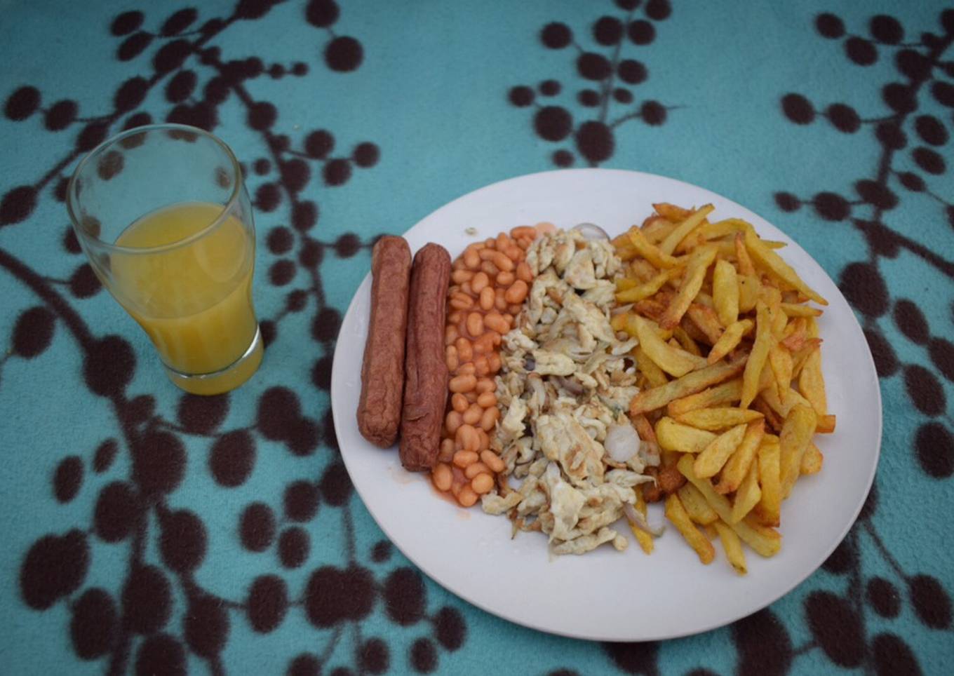 Chips, scrambled eggs and Fresh orange juice