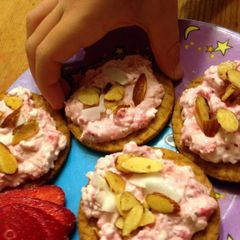A picture of Kid's Strawberry Cream Cheese.