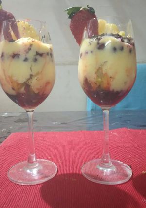 A picture of Oreo and strawberry fruit pudding.