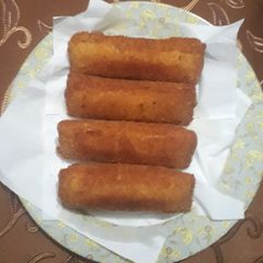 A picture of Tandoori chicken rollups.